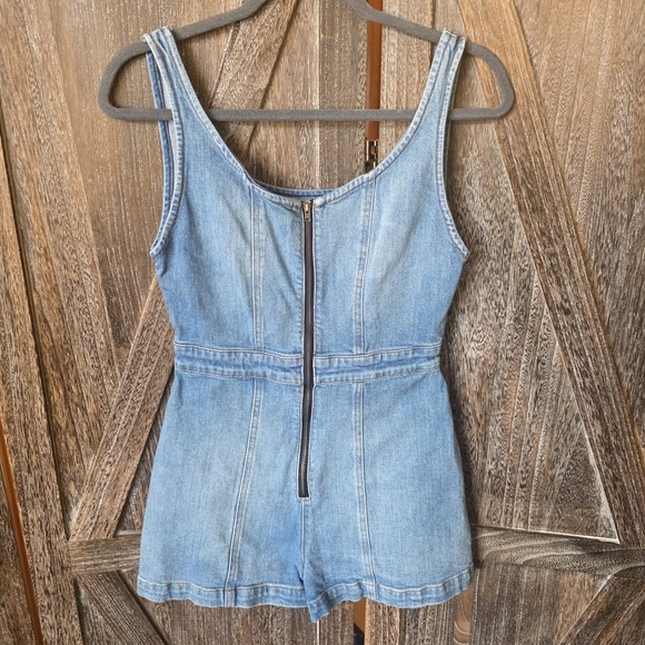 Alice + Olivia Pants - Alice & Olivia Jeans Romper Women's Size 27 Light Wash Sleeveless Zip Up Stretch